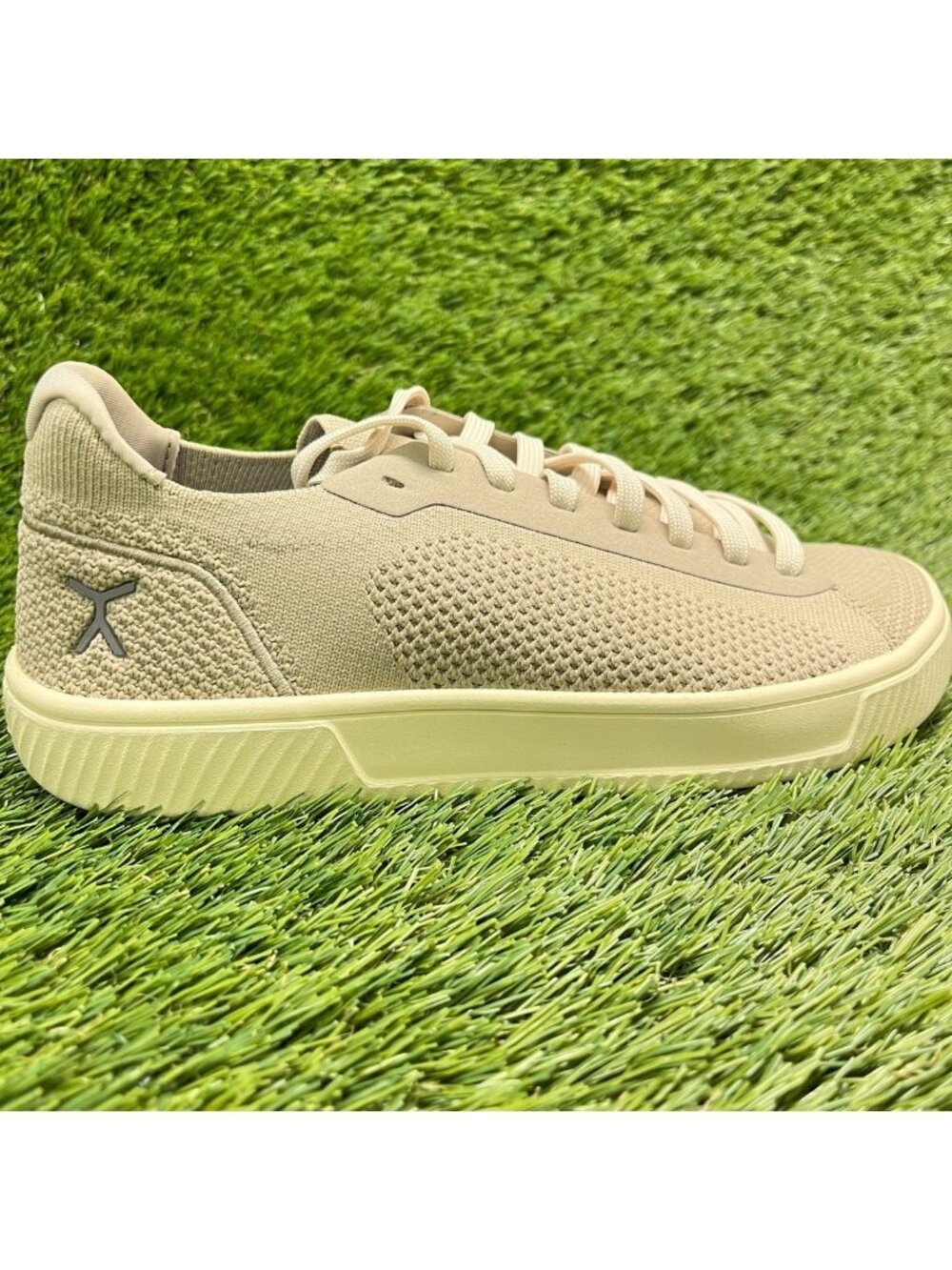 Flux Footwear Adapt Trainer Dune Womens Size 8 Athletic Knit Shoes Sneakers